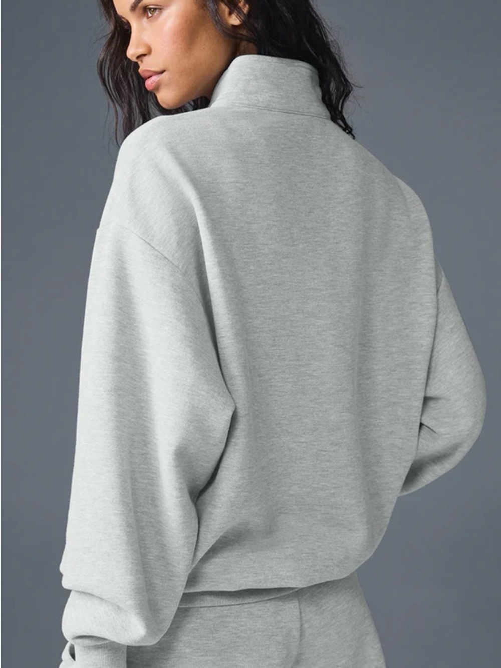 ✨ Alo Yoga Accolade 1/4 Zip Pullover in Heather Grey - Picture 3 of 8